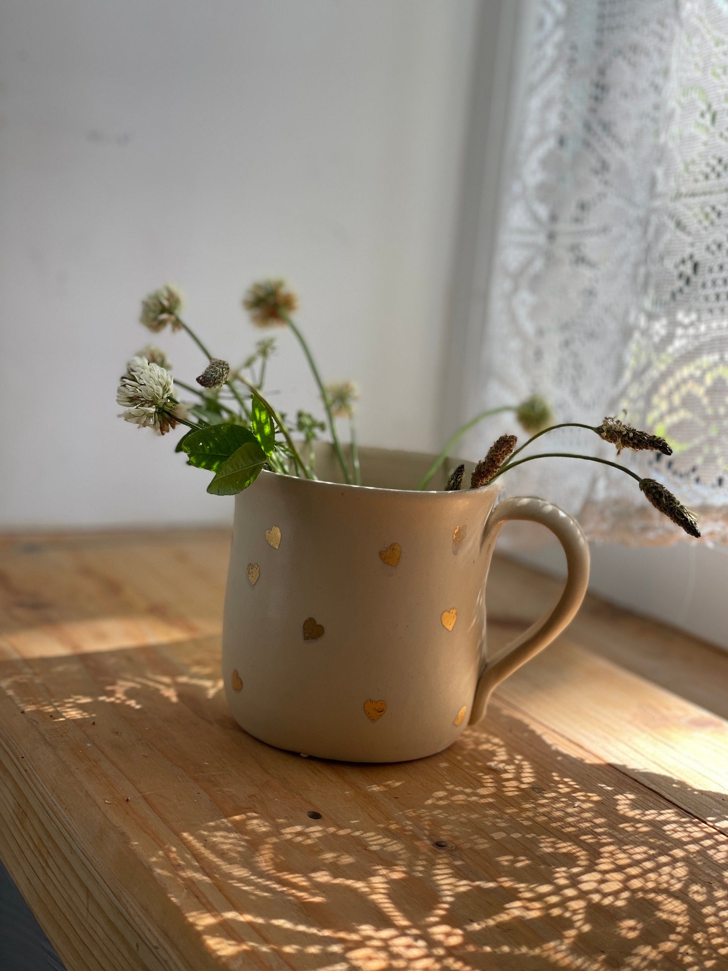 Zelta sirsniņu krūze