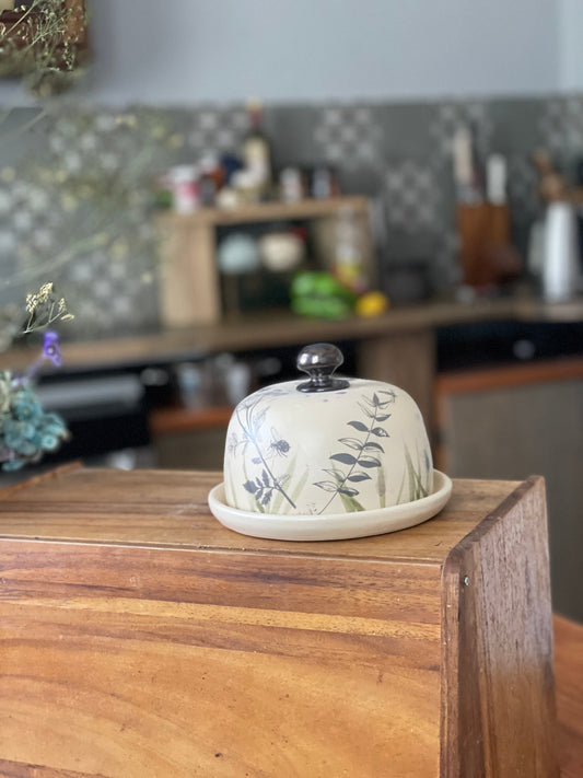 Keramikas sviesta trauks – vienkāršs, elegants un funkcionāls