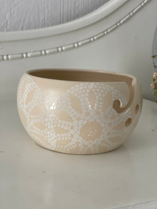 Rokām virpota keramikas dzijas bļoda