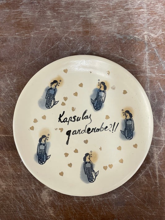 Šķīvis "Kapsulas garderobe"