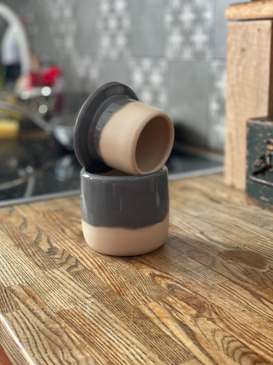 Sviesta zvaniņš. Uzglabā sviestu bez ledusskapja