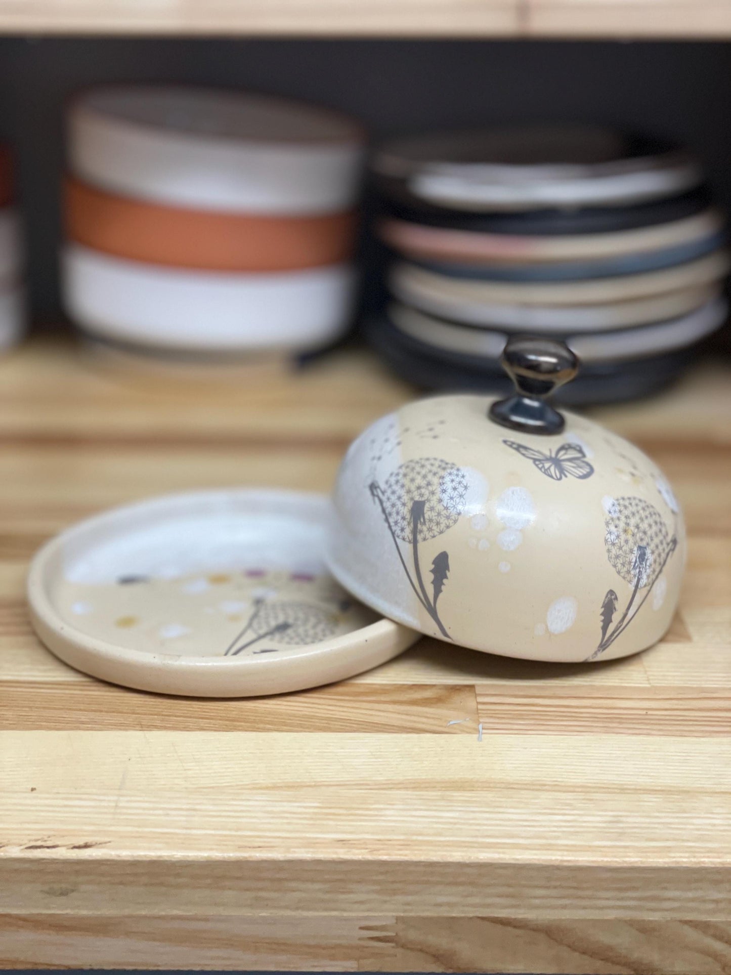 Sviesta trauks – vienkāršs, elegants un funkcionāls