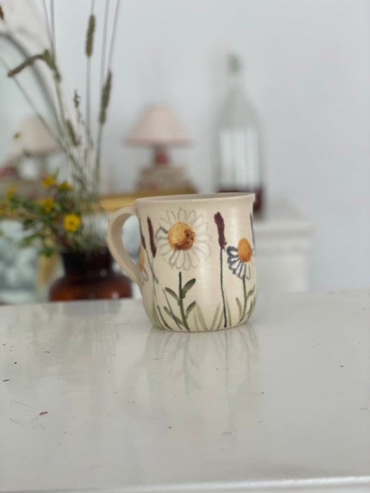 Krūzite ar margrietiņām