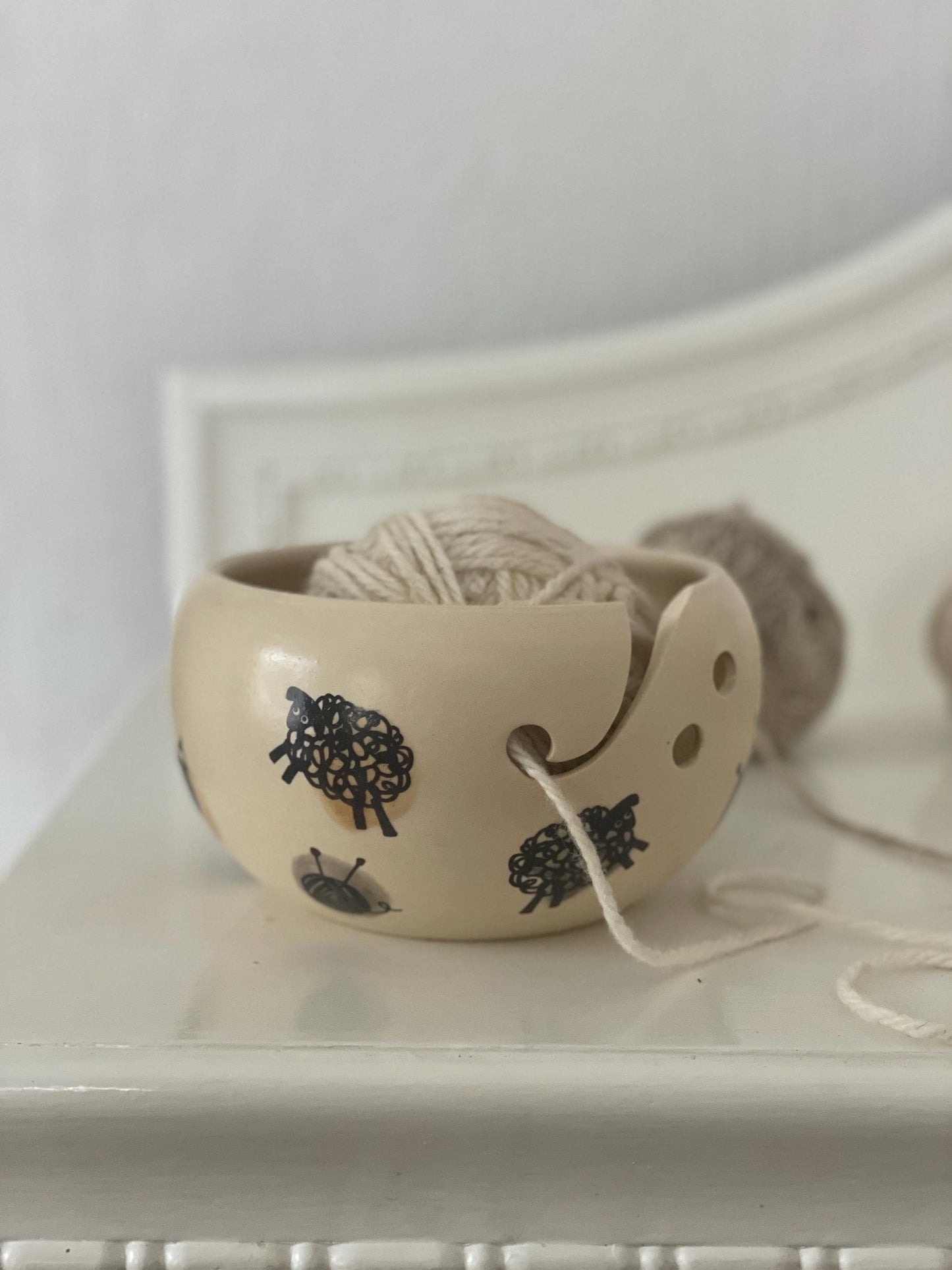 Rokām darināta keramikas dzijas bļoda — saglabājiet savu dziju sakārtotu un stilīgu