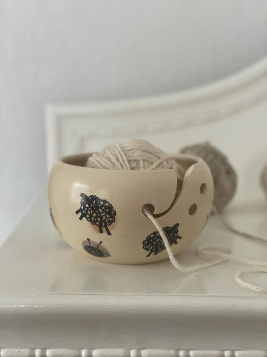 Rokām darināta keramikas dzijas bļoda — saglabājiet savu dziju sakārtotu un stilīgu