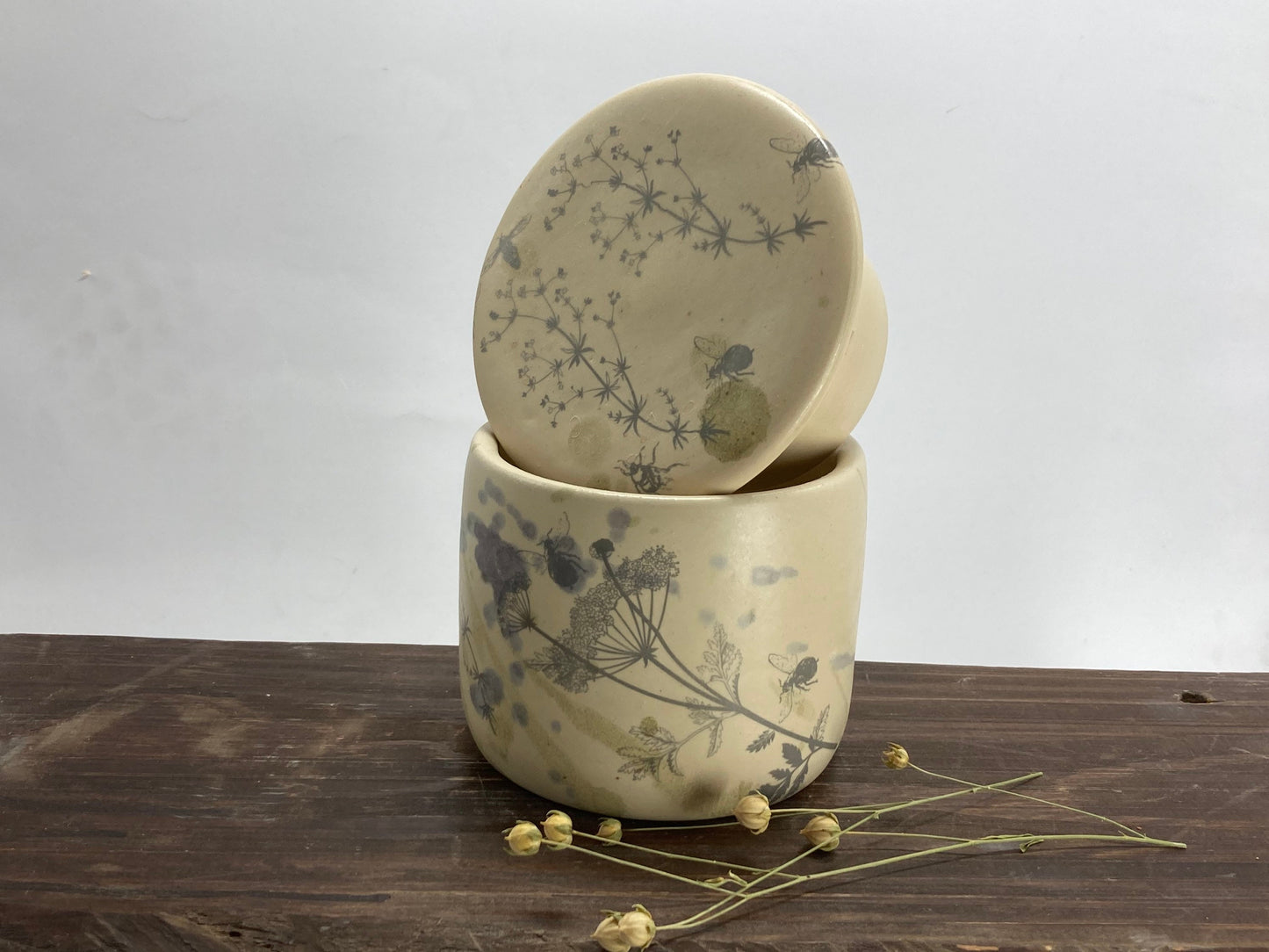 Sviesta zvaniņš. Uzglabā sviestu bez ledusskapja