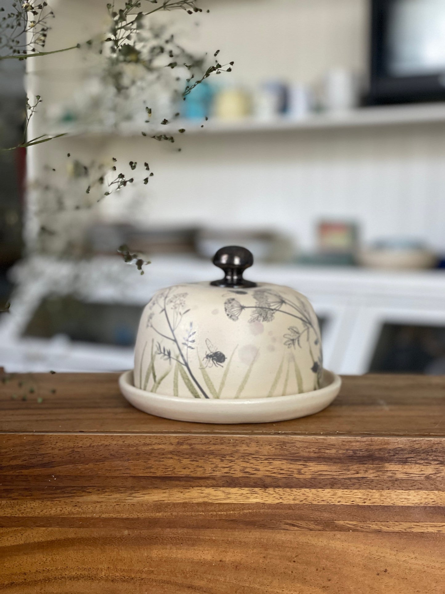 Keramikas sviesta trauks – vienkāršs, elegants un funkcionāls