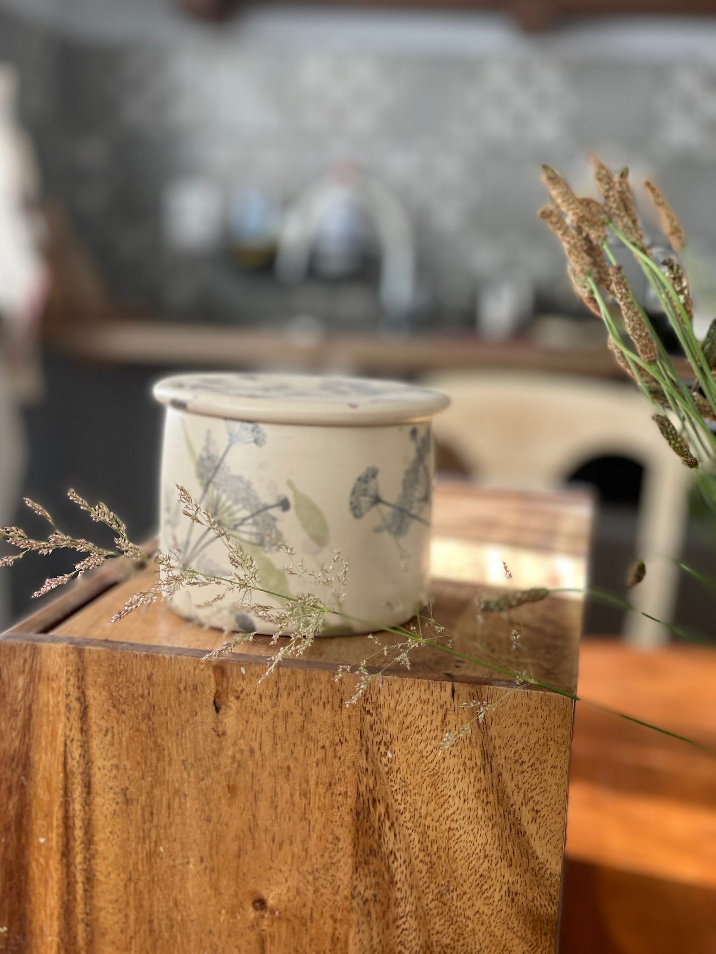 Sviesta zvaniņš. Uzglabā sviestu bez ledusskapja