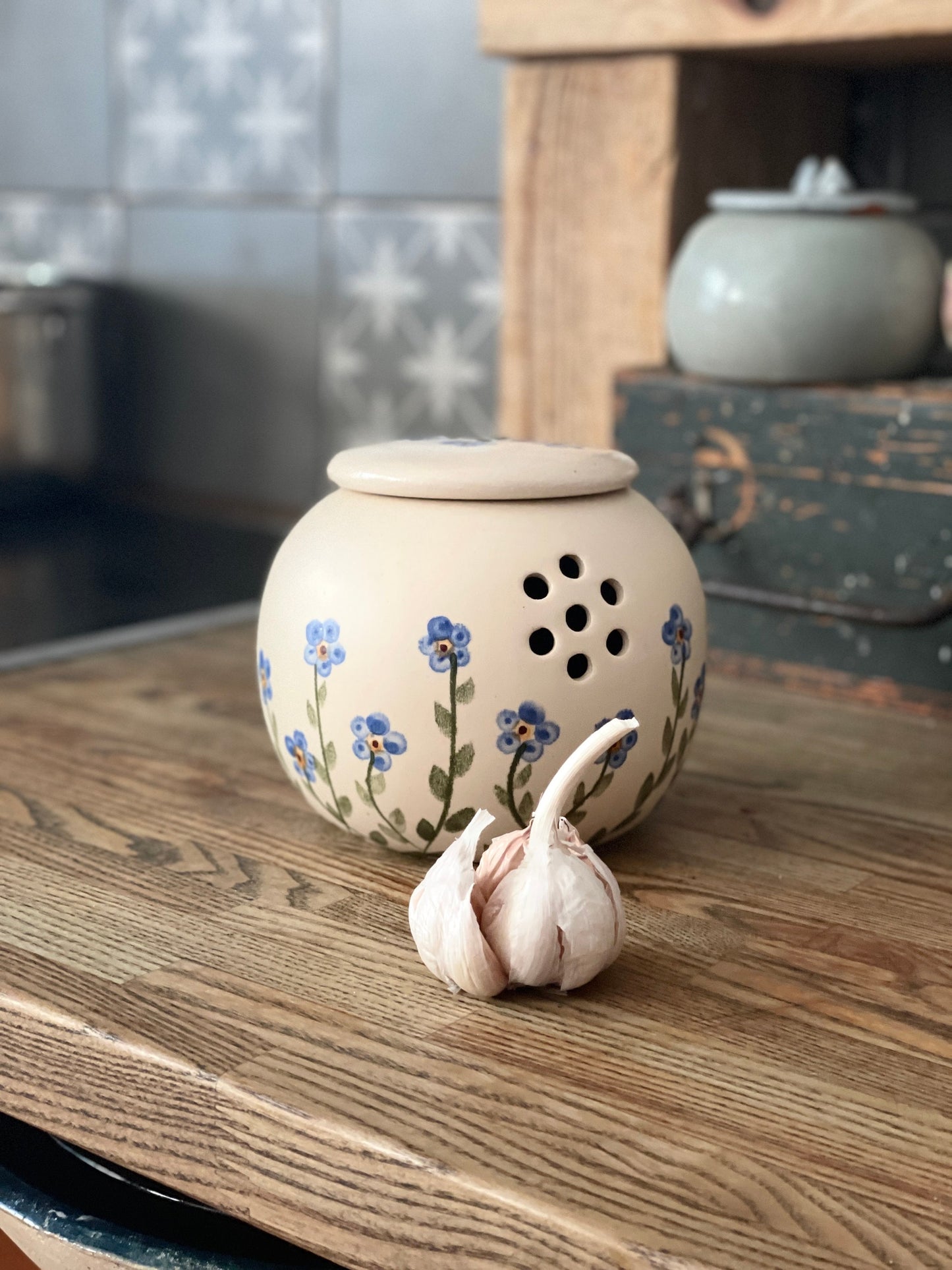 Ķiploku pods — saglabājiet ķiplokus svaigus un sausus