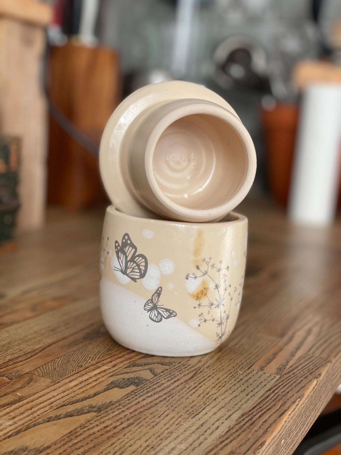 Sviesta zvaniņš. Uzglabā sviestu bez ledusskapja