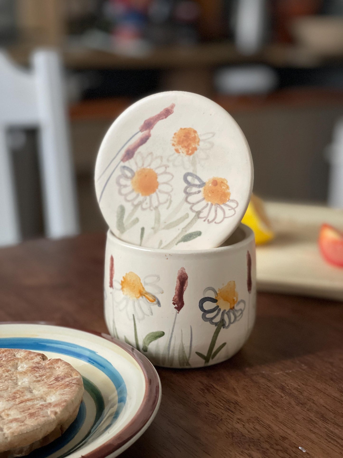 Sviesta zvaniņš. Uzglabā sviestu bez ledusskapja