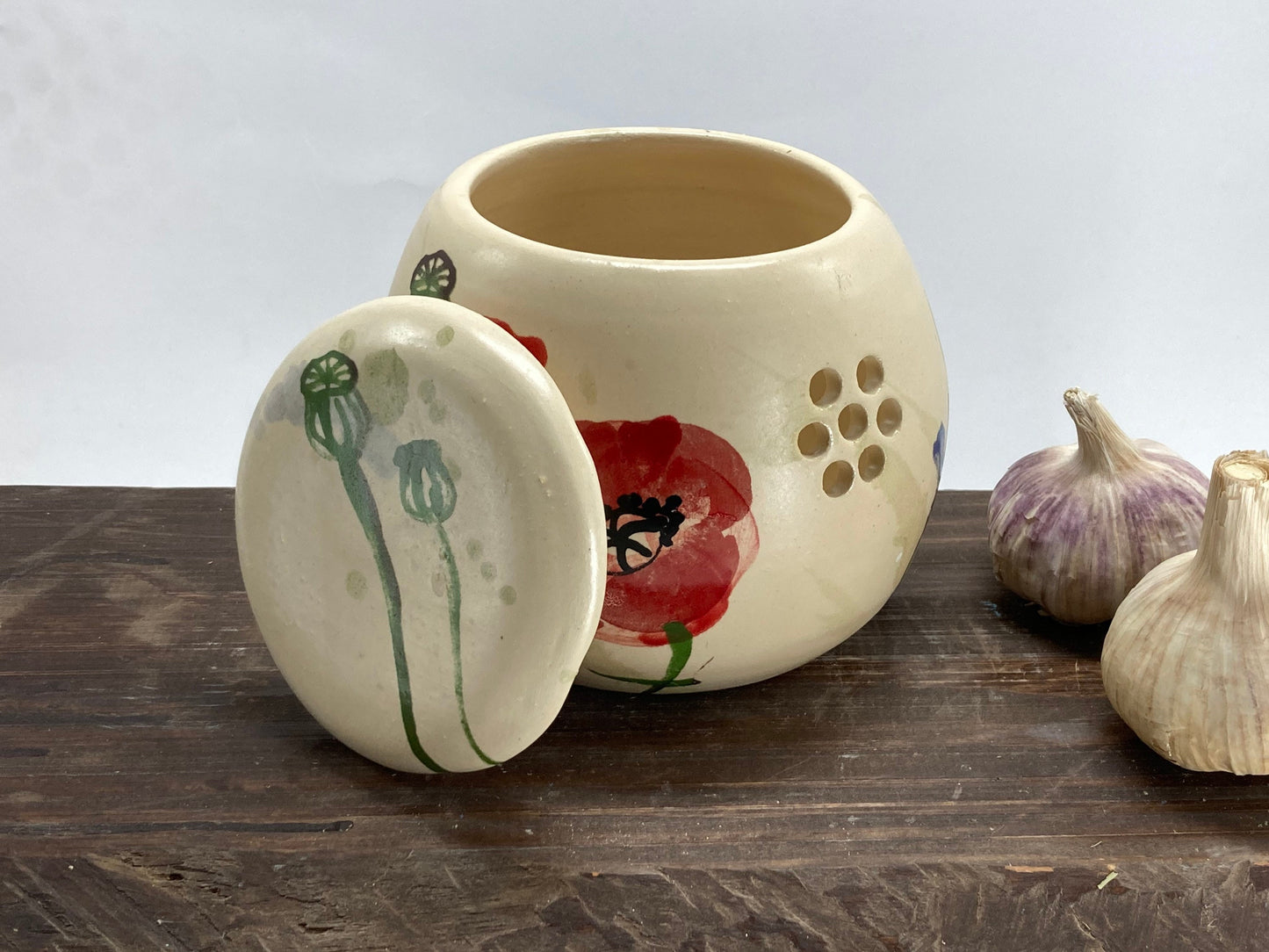 Ķiploku glabātuve — saglabājiet ķiplokus svaigus un sausus