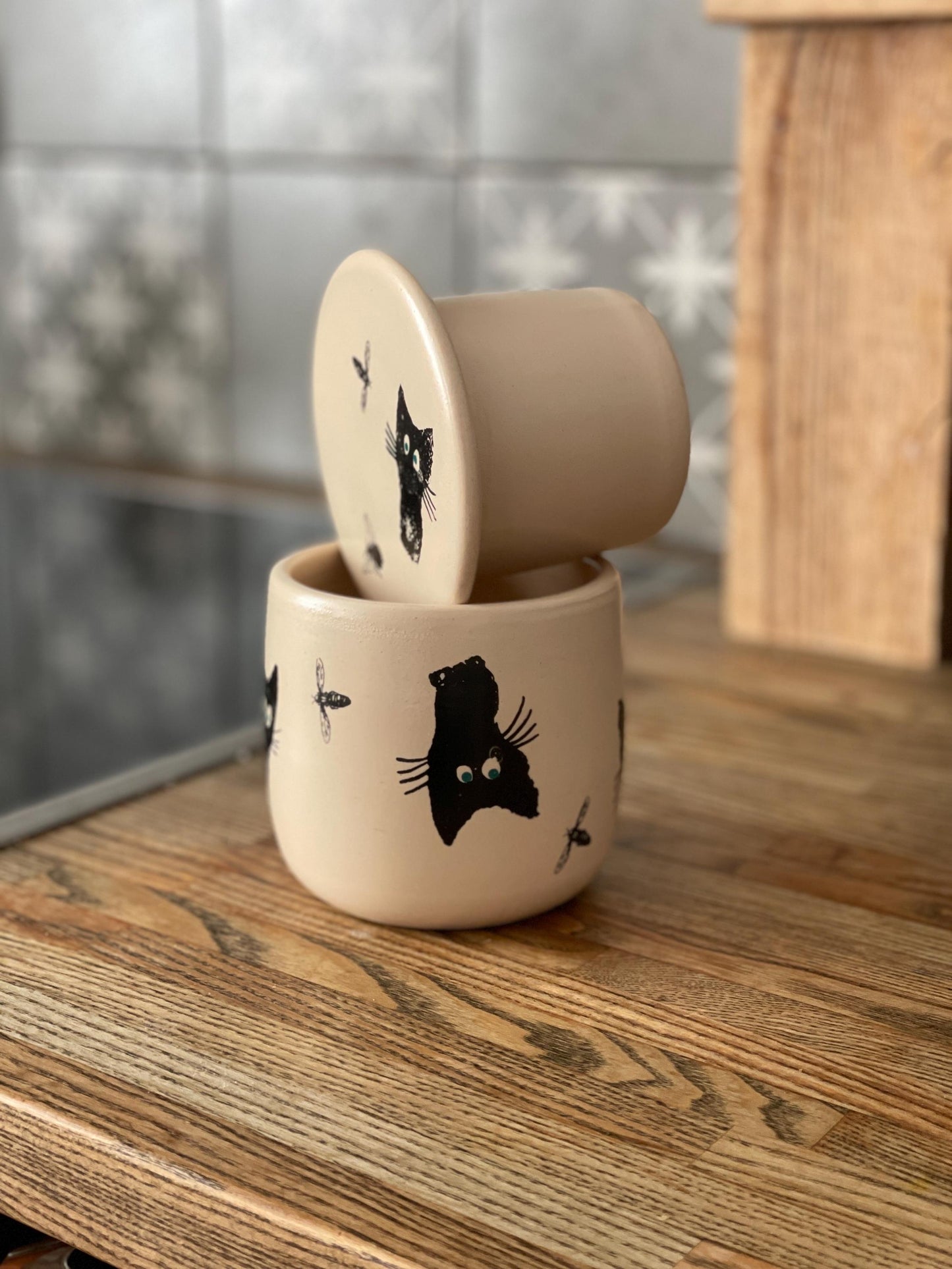 Sviesta zvaniņš. Uzglabā sviestu bez ledusskapja