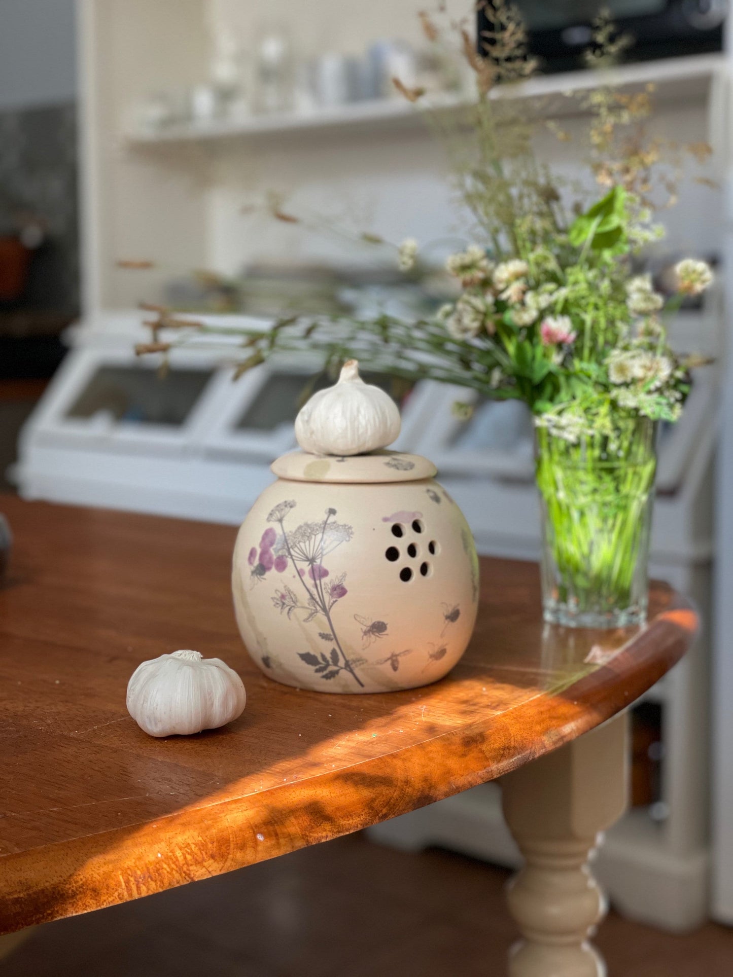 Ķiploku pods — saglabājiet ķiplokus svaigus un sausus