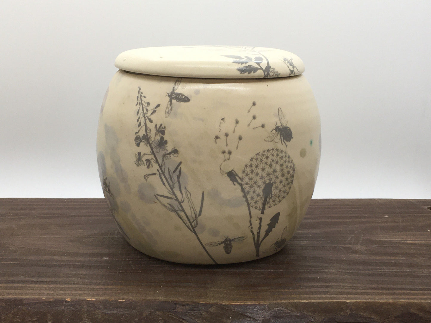 Ķiploku pods — saglabājiet ķiplokus svaigus un sausus