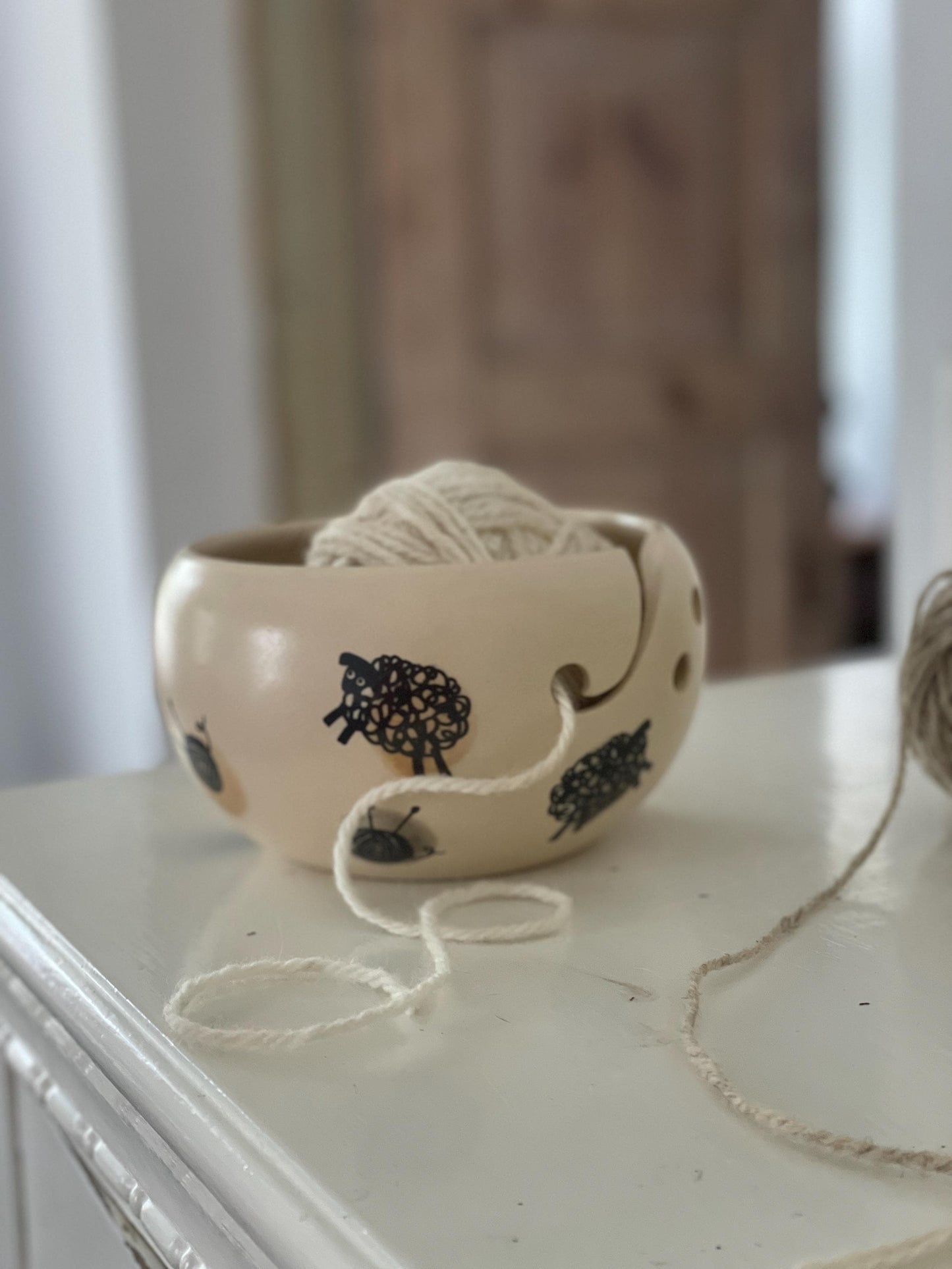 Rokām darināta keramikas dzijas bļoda — saglabājiet savu dziju sakārtotu un stilīgu