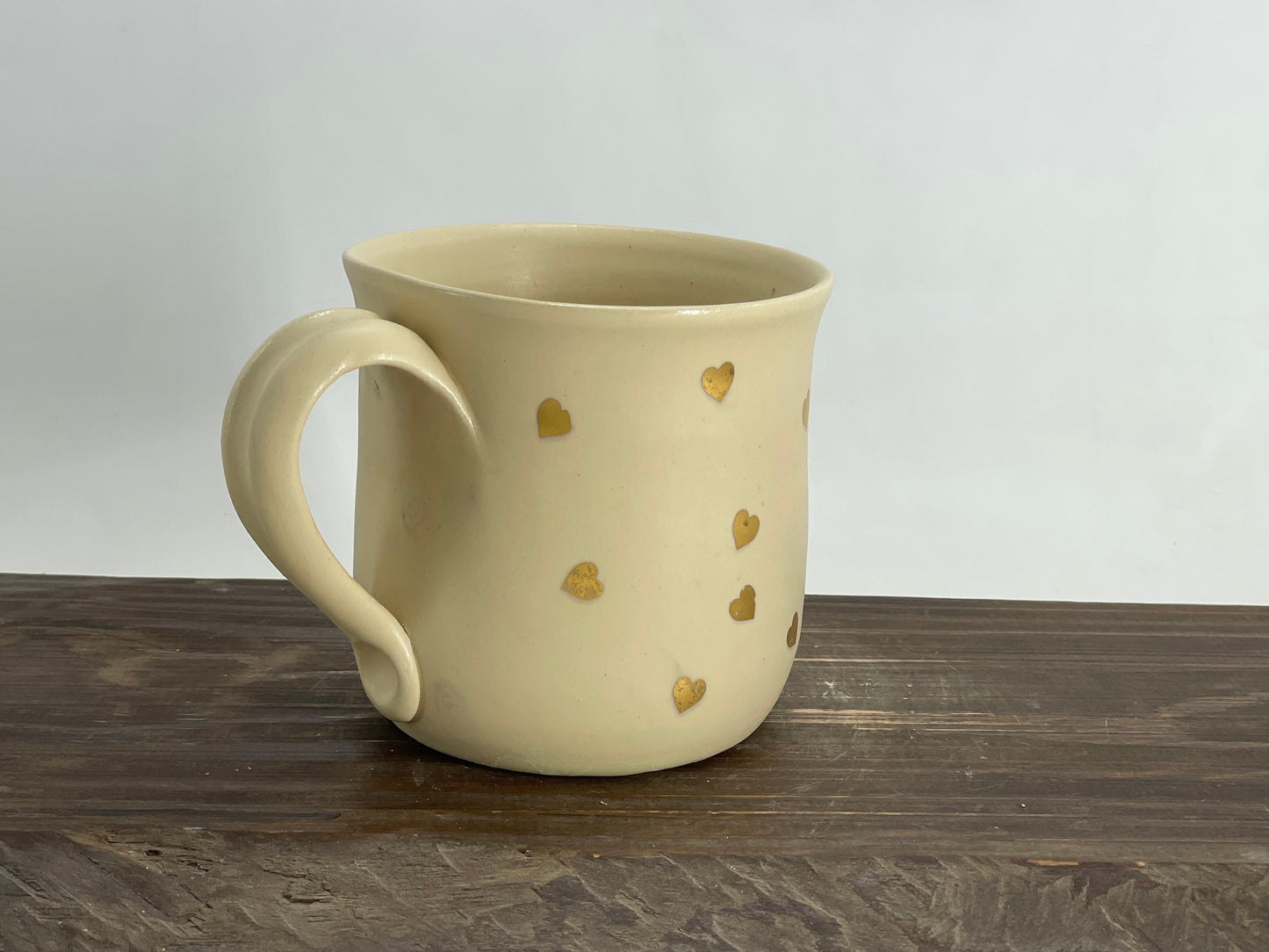 Zelta sirsniņu krūze