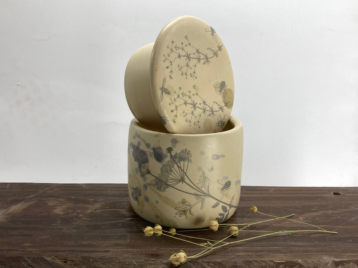 Sviesta zvaniņš. Uzglabā sviestu bez ledusskapja