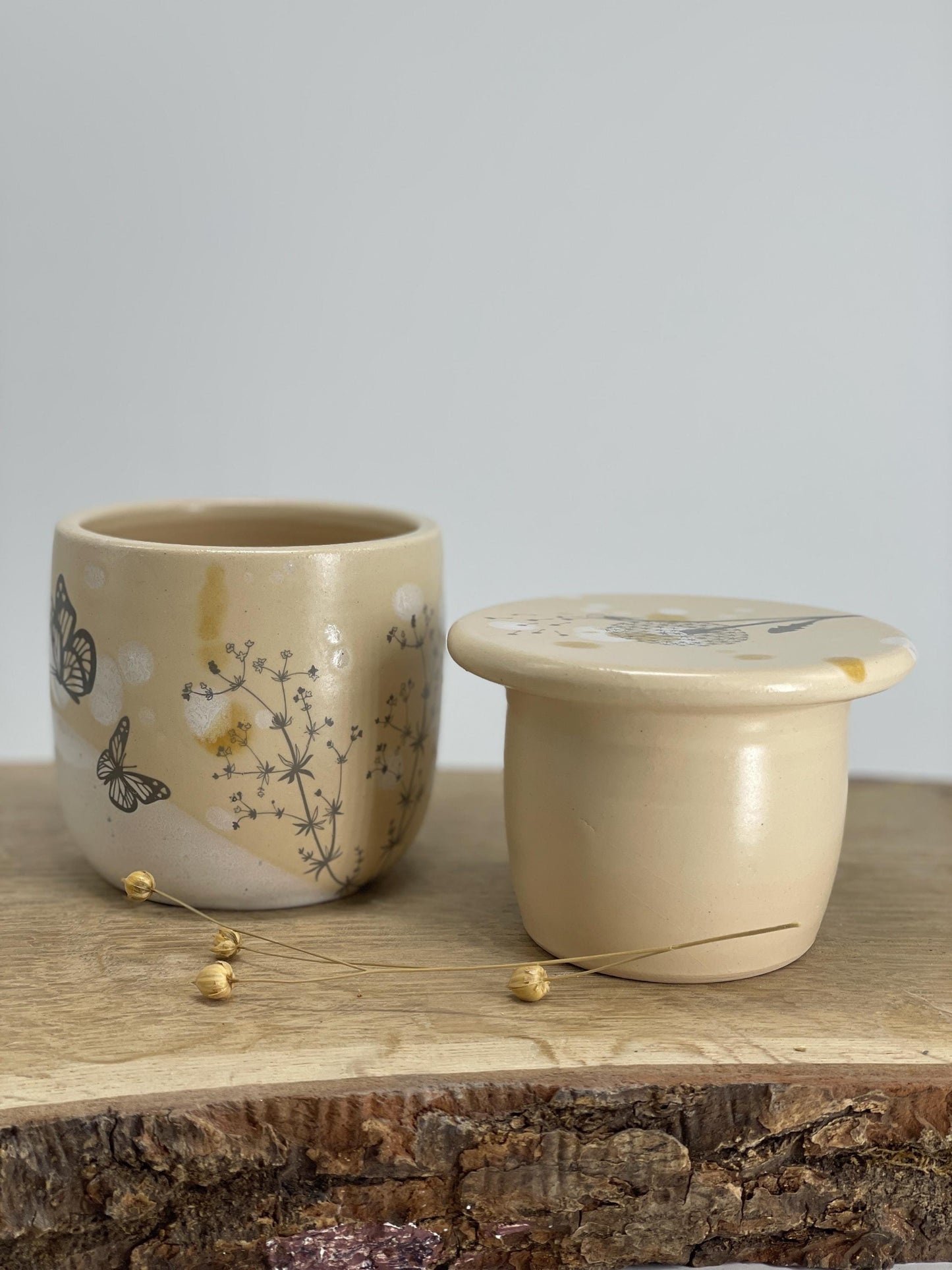 Sviesta zvaniņš. Uzglabā sviestu bez ledusskapja