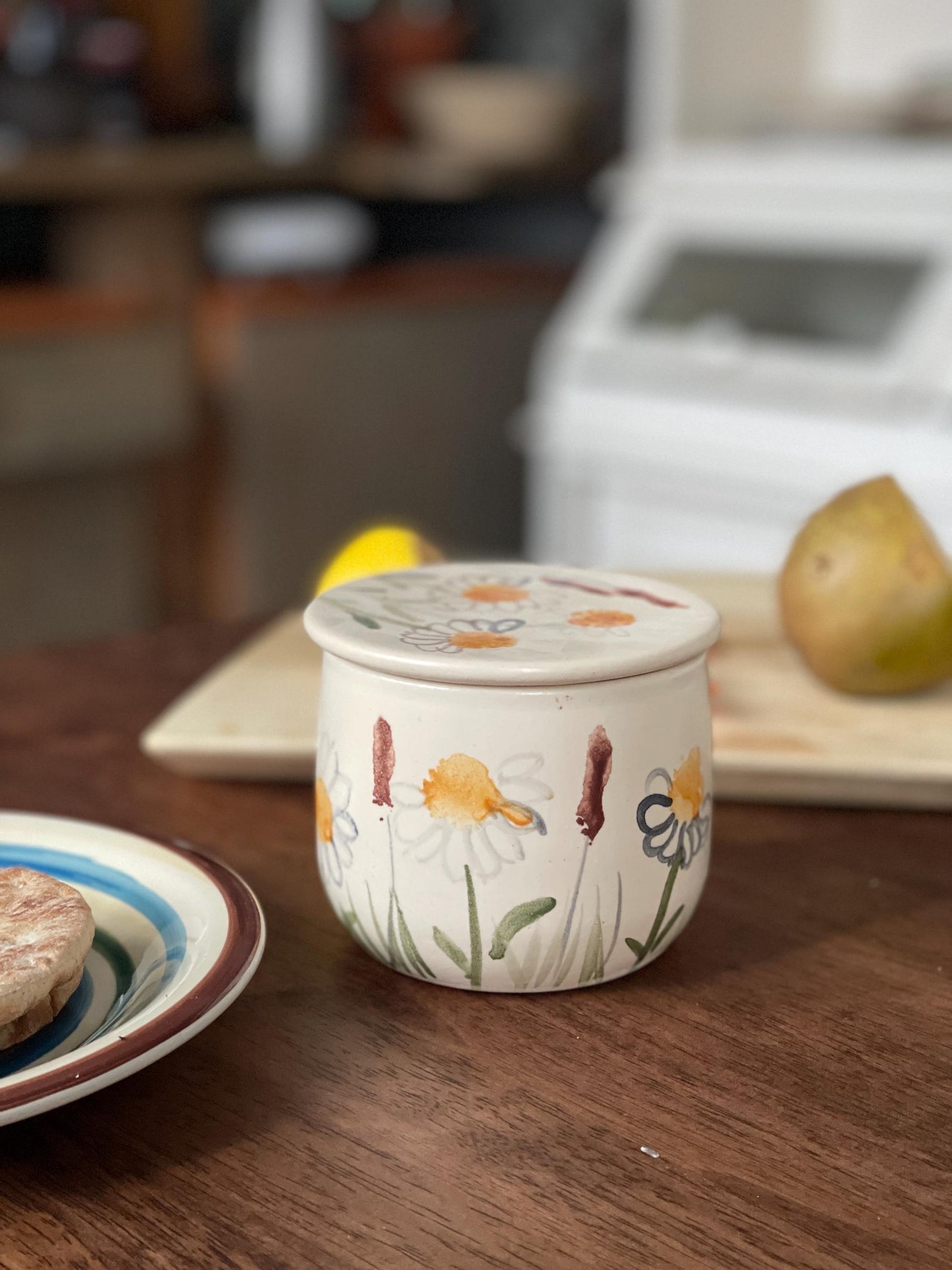 Sviesta zvaniņš. Uzglabā sviestu bez ledusskapja