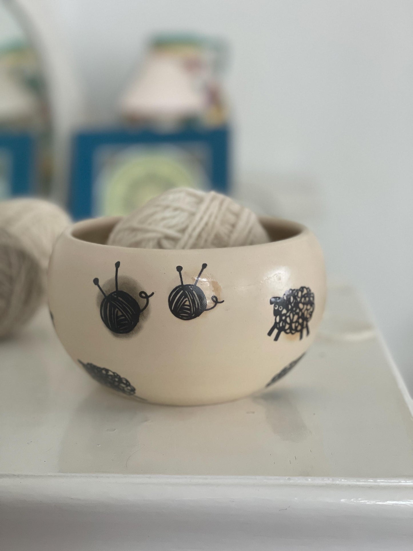 Rokām darināta keramikas dzijas bļoda — saglabājiet savu dziju sakārtotu un stilīgu