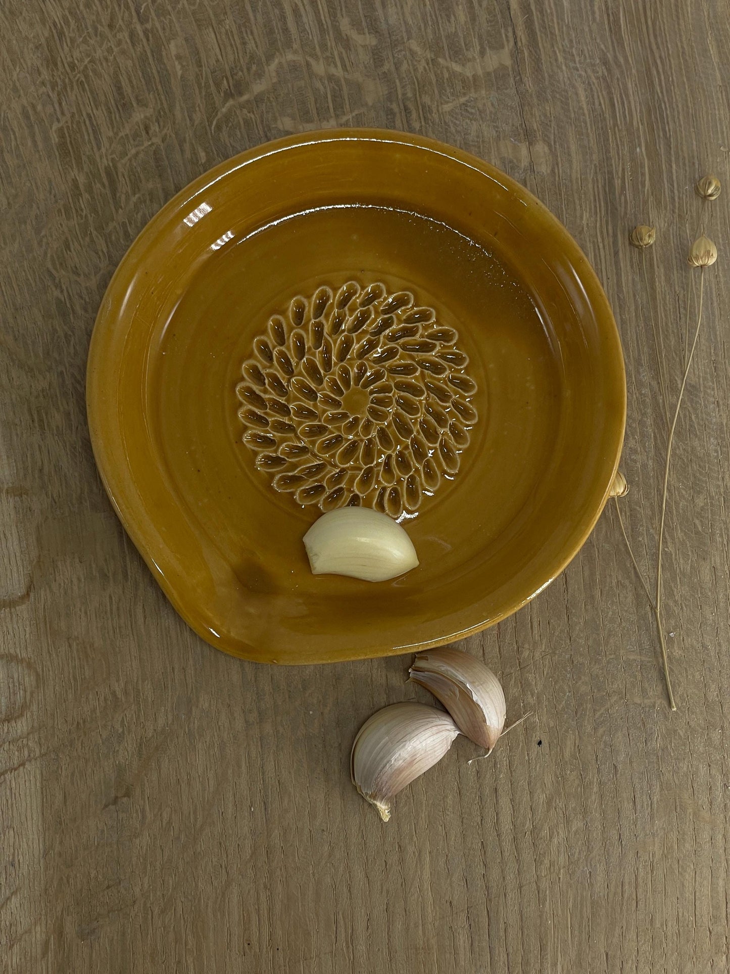 Ķiploku rīve, karotes paliktnis