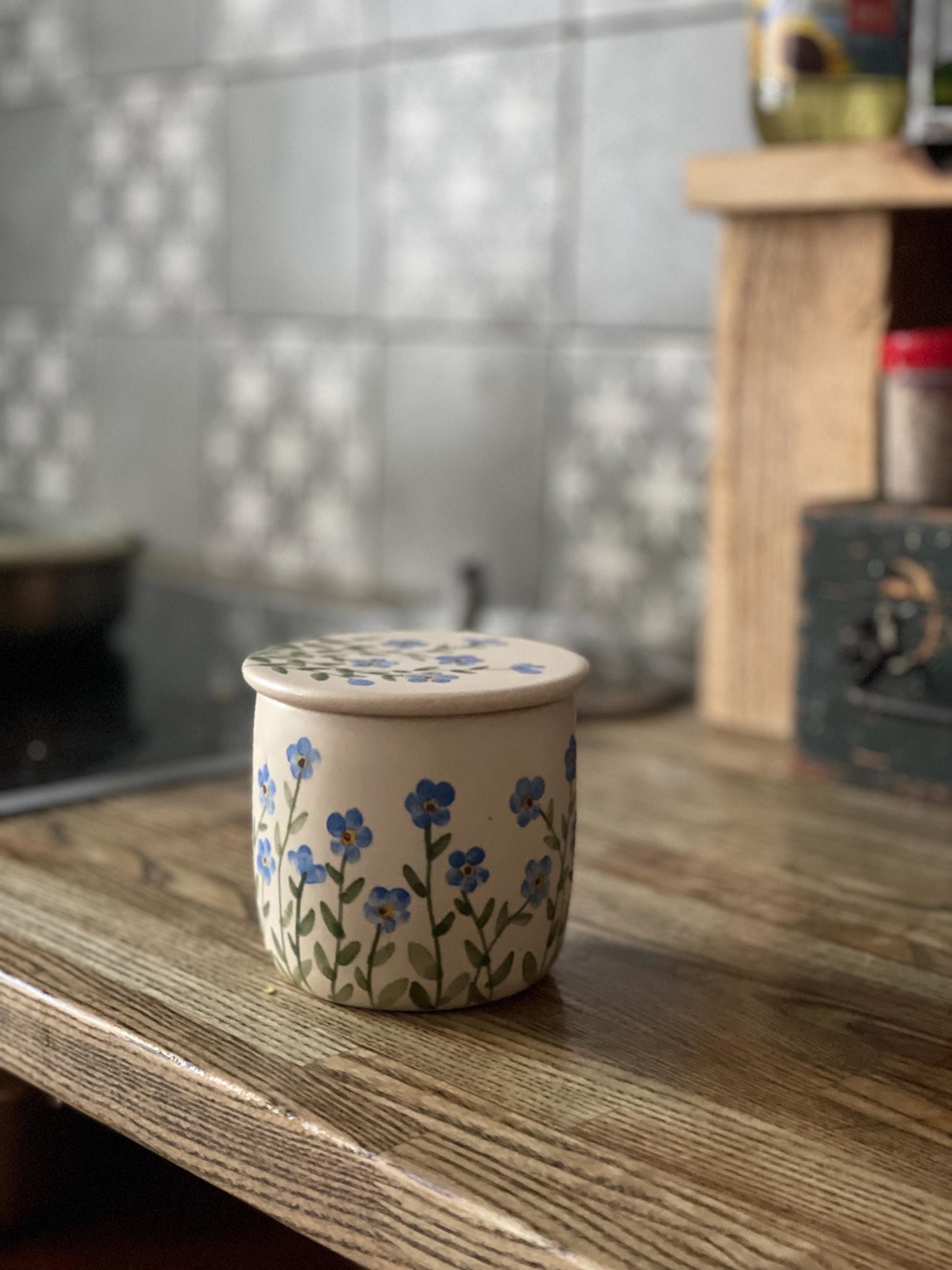 Sviesta zvaniņš. Uzglabā sviestu bez ledusskapja