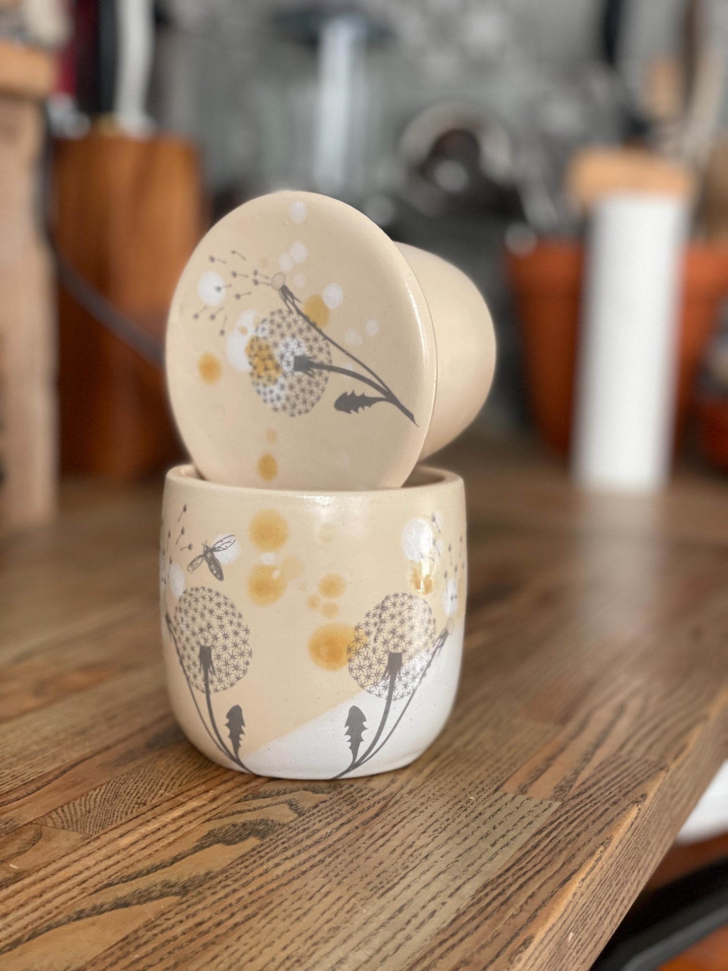 Sviesta zvaniņš. Uzglabā sviestu bez ledusskapja