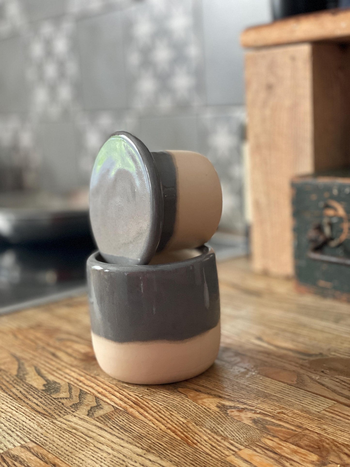 Sviesta zvaniņš. Uzglabā sviestu bez ledusskapja