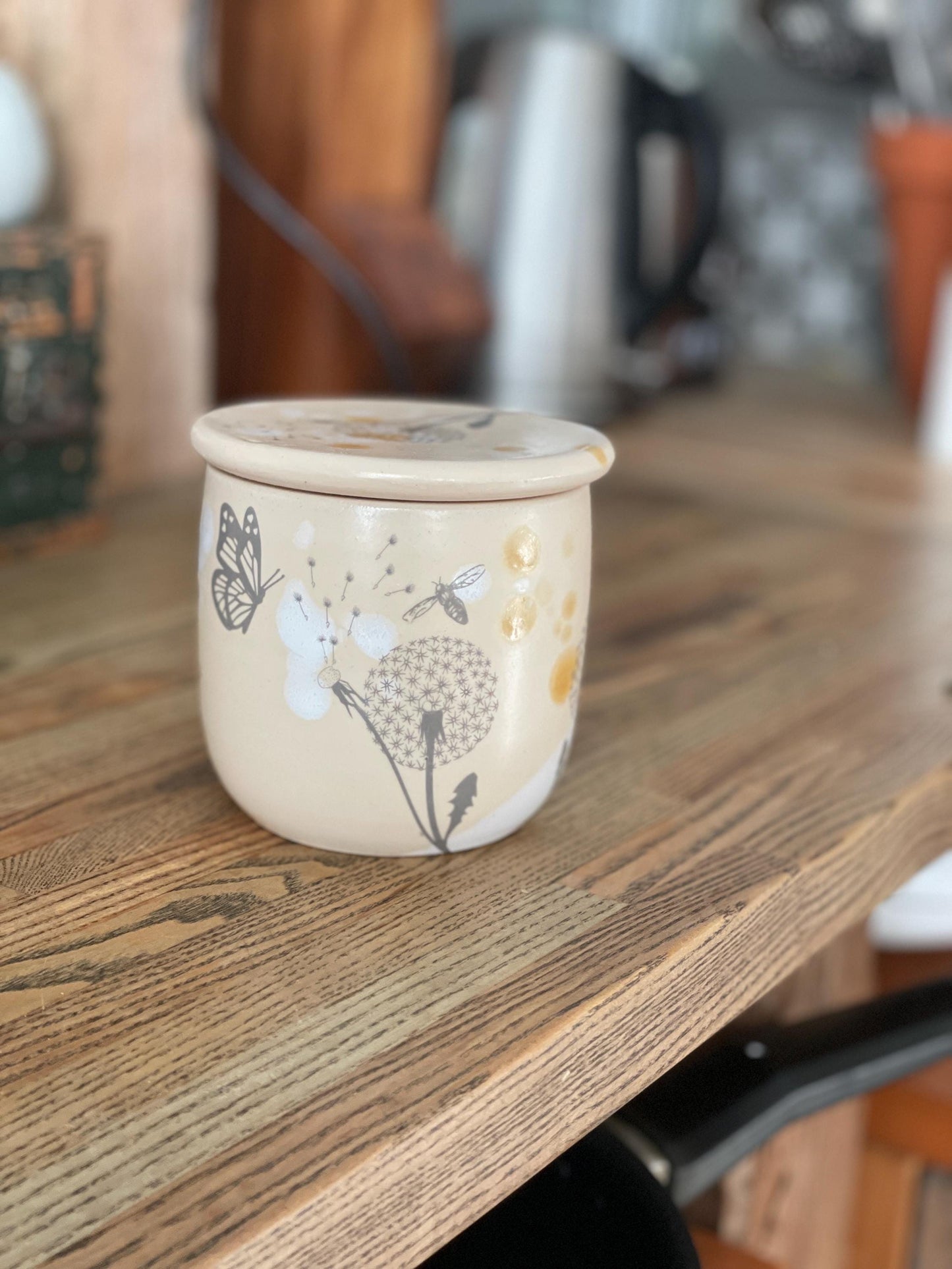 Sviesta zvaniņš. Uzglabā sviestu bez ledusskapja