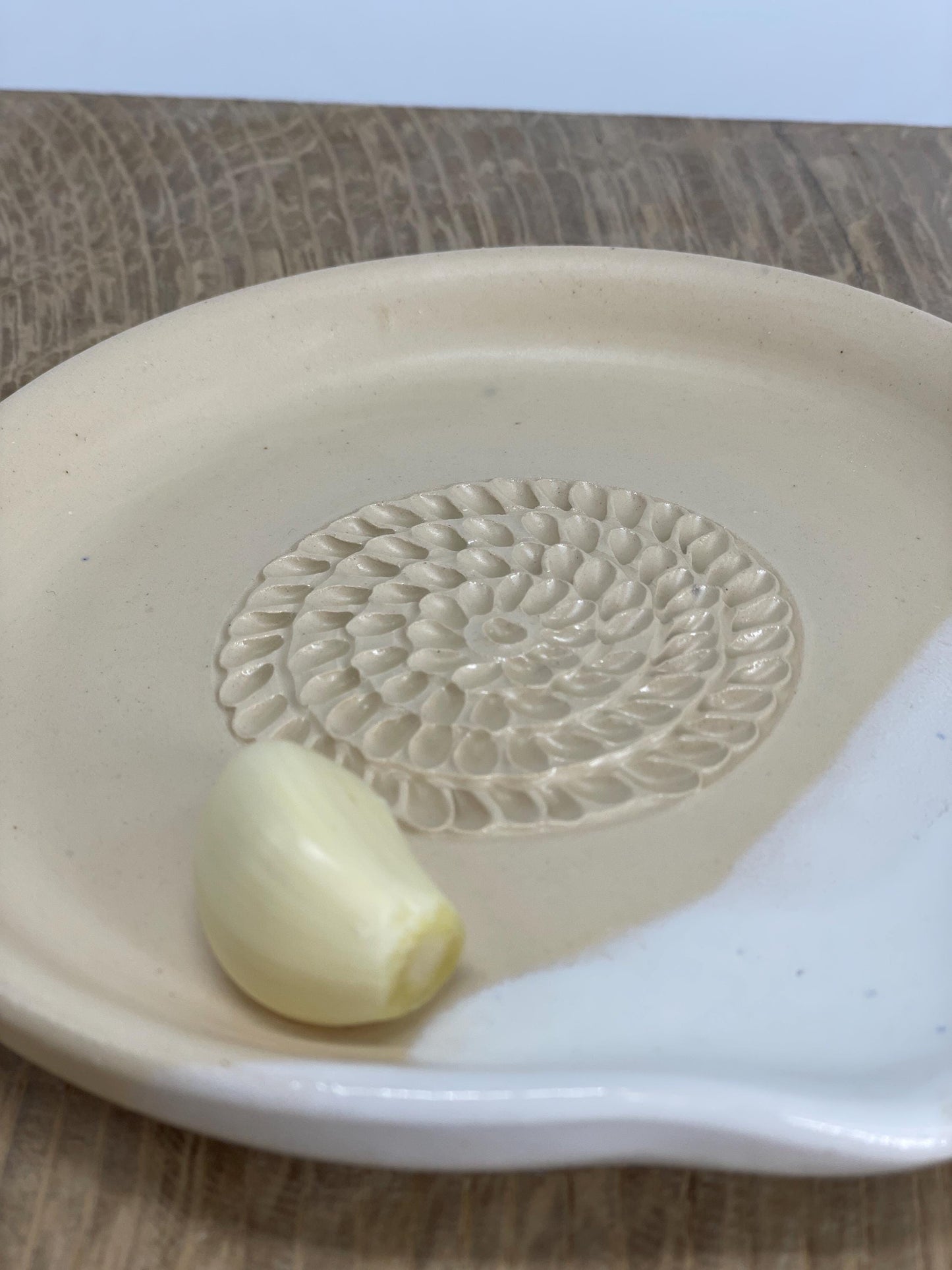 Ķiploku rīve, karotes paliktnis