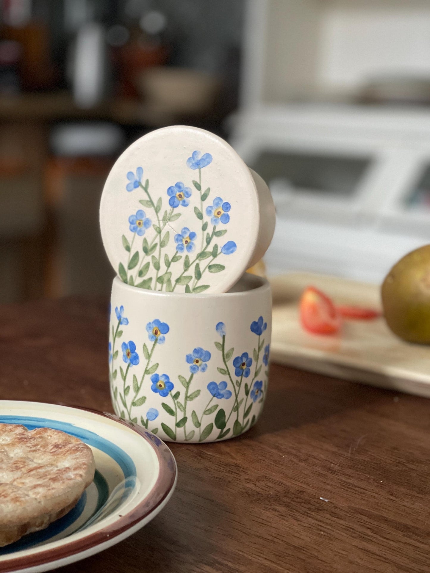 Sviesta zvaniņš. Uzglabā sviestu bez ledusskapja