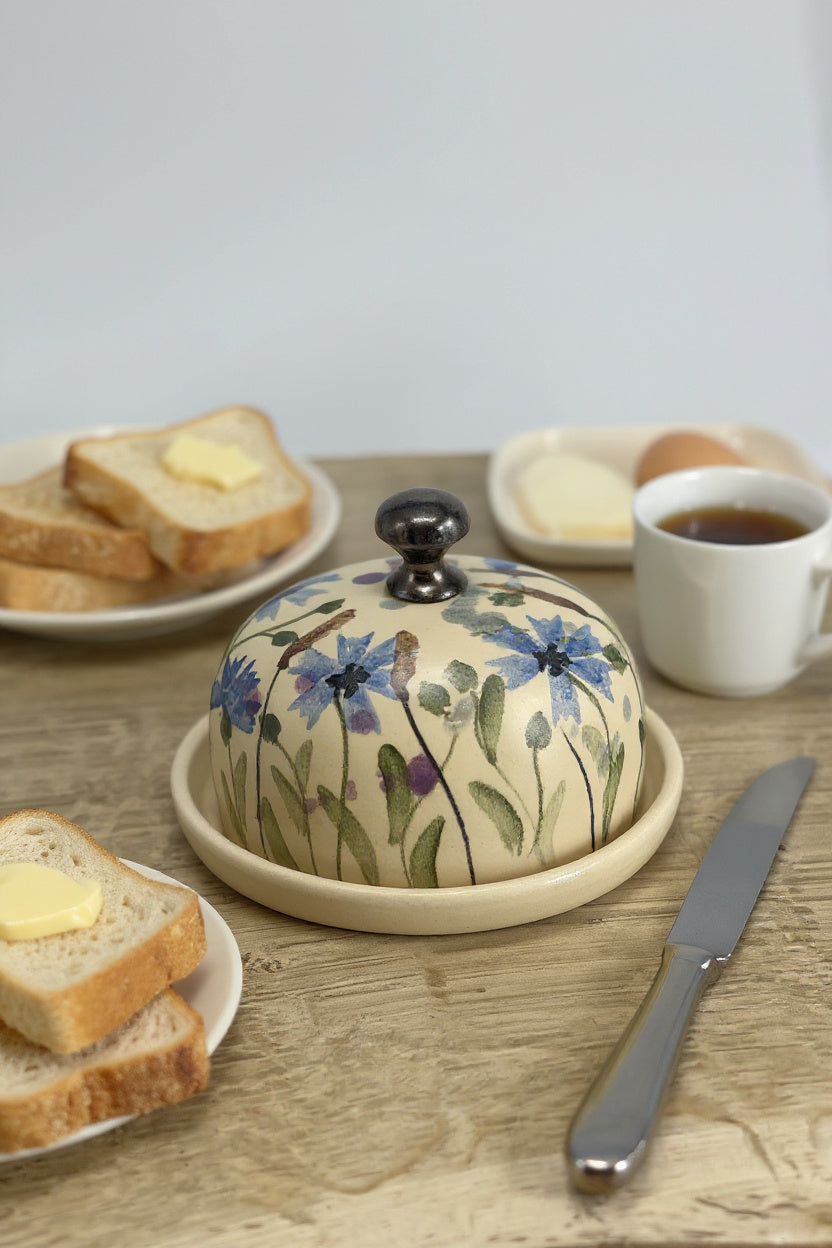 Keramikas sviesta trauks – vienkāršs, elegants un funkcionāls