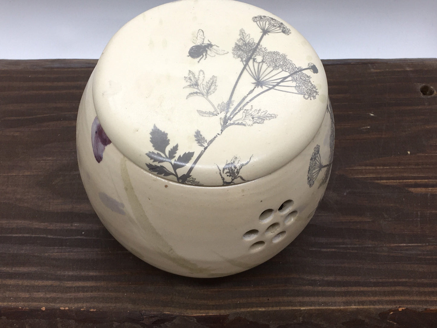 Ķiploku pods — saglabājiet ķiplokus svaigus un sausus