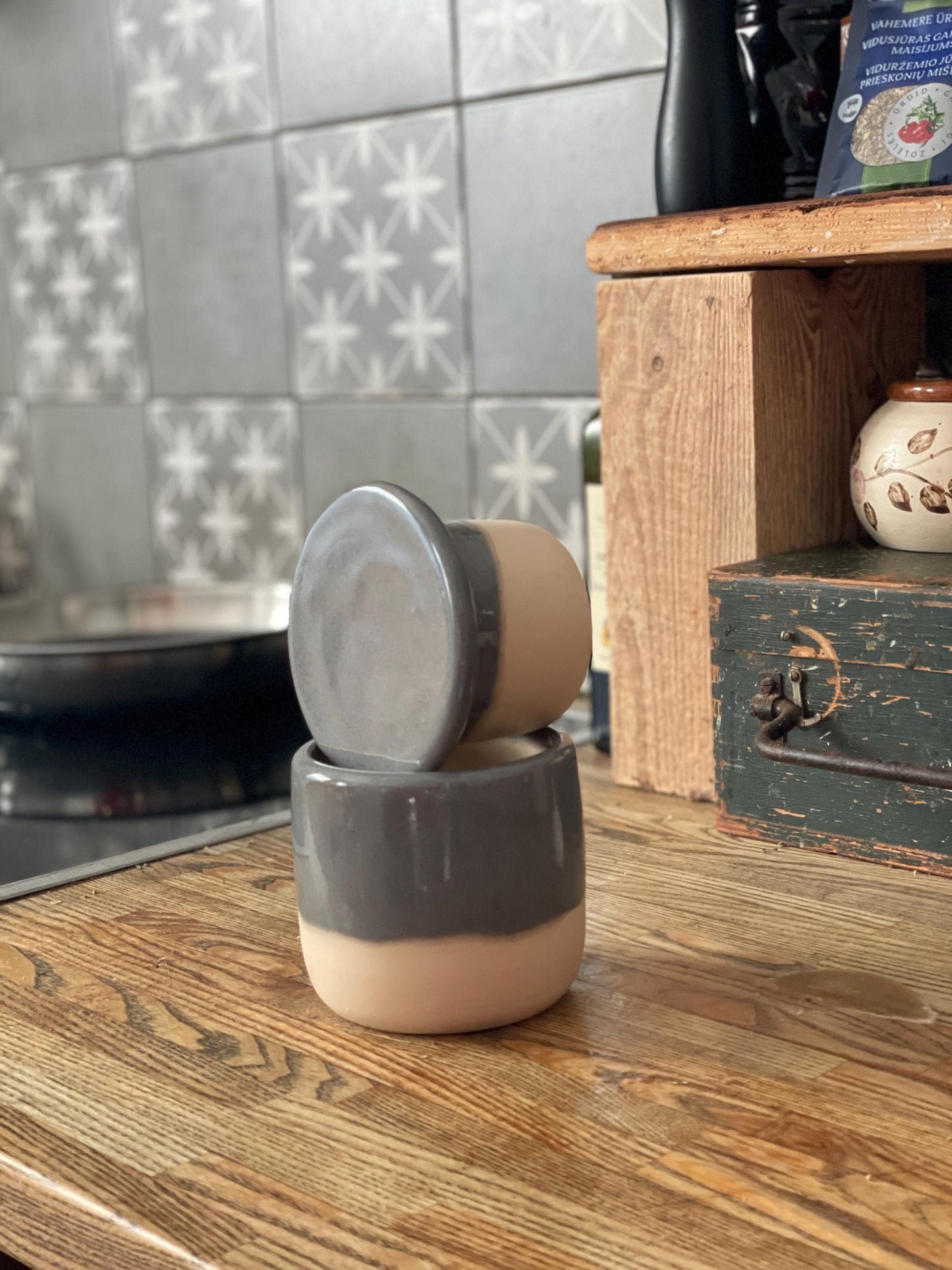 Sviesta zvaniņš. Uzglabā sviestu bez ledusskapja