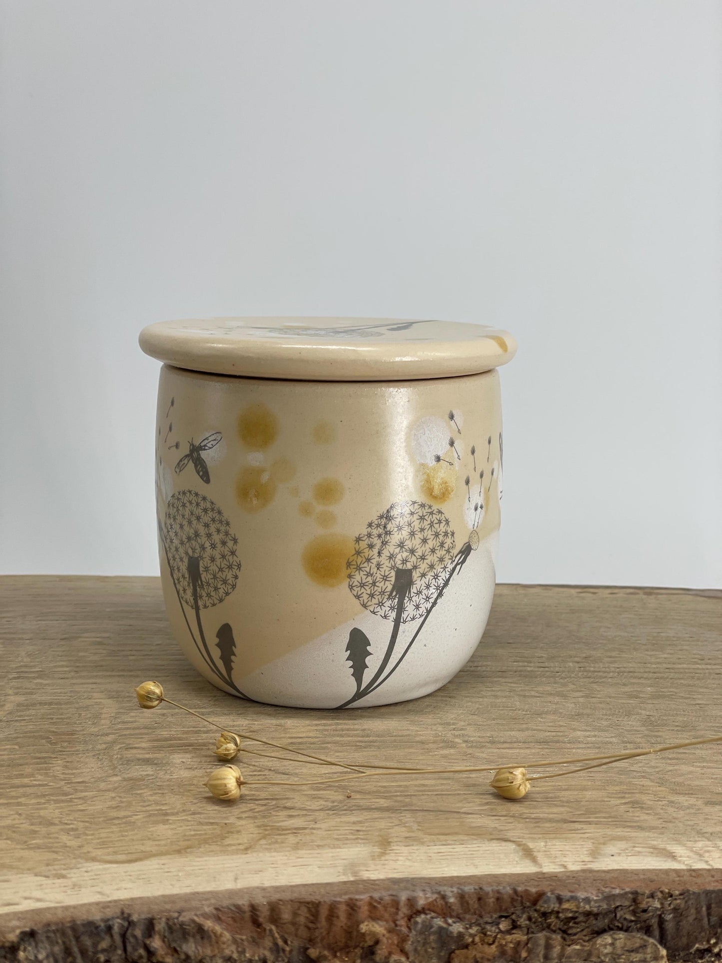 Sviesta zvaniņš. Uzglabā sviestu bez ledusskapja