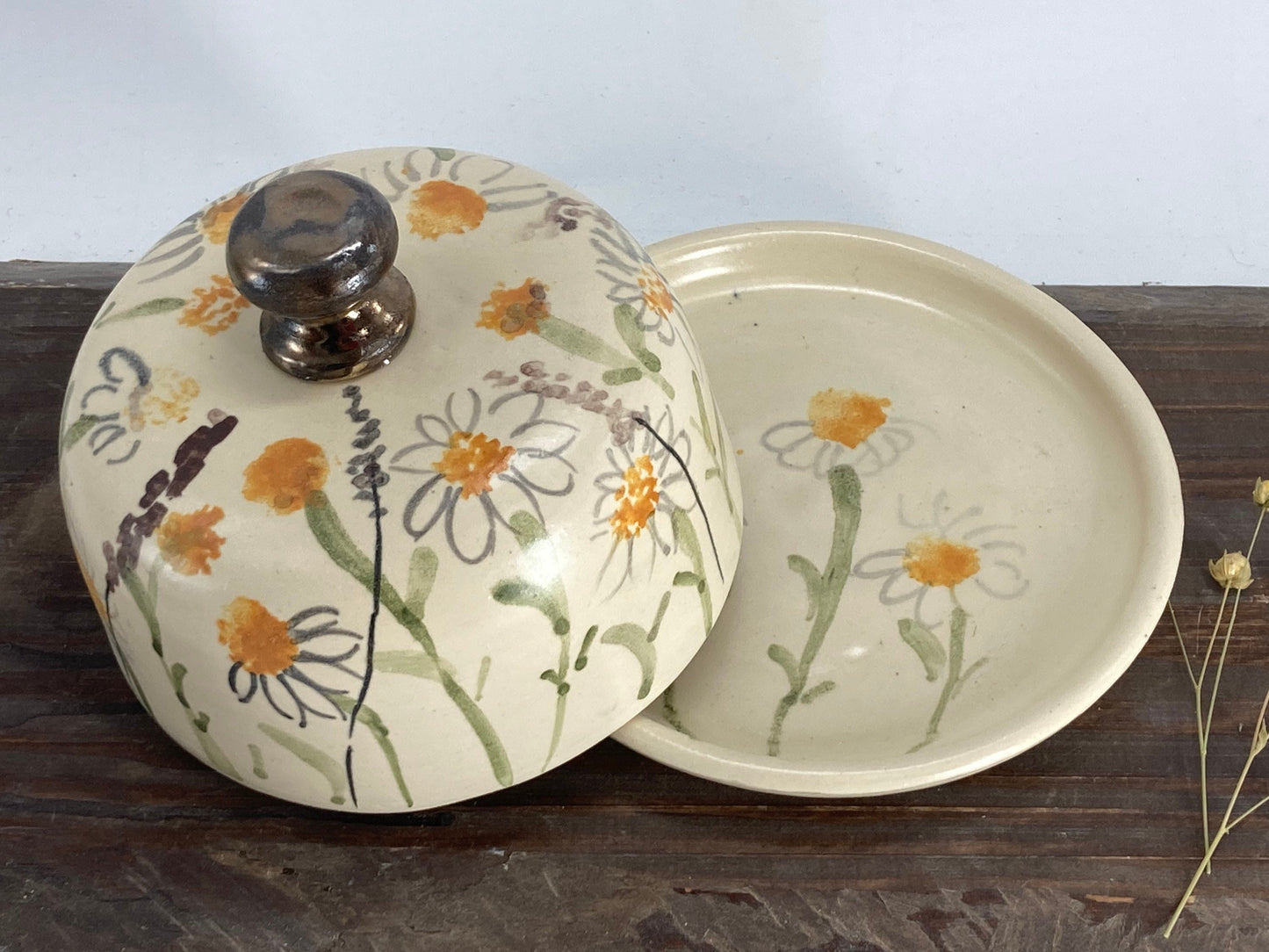 Keramikas sviesta trauks