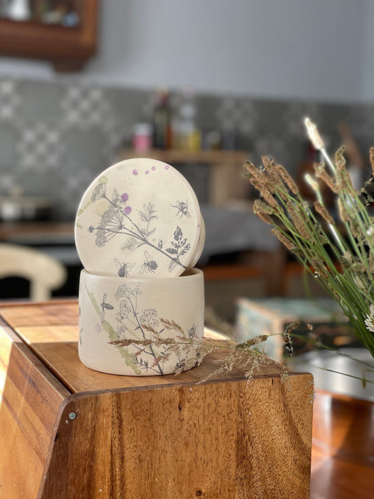 Sviesta zvaniņš. Uzglabā sviestu bez ledusskapja