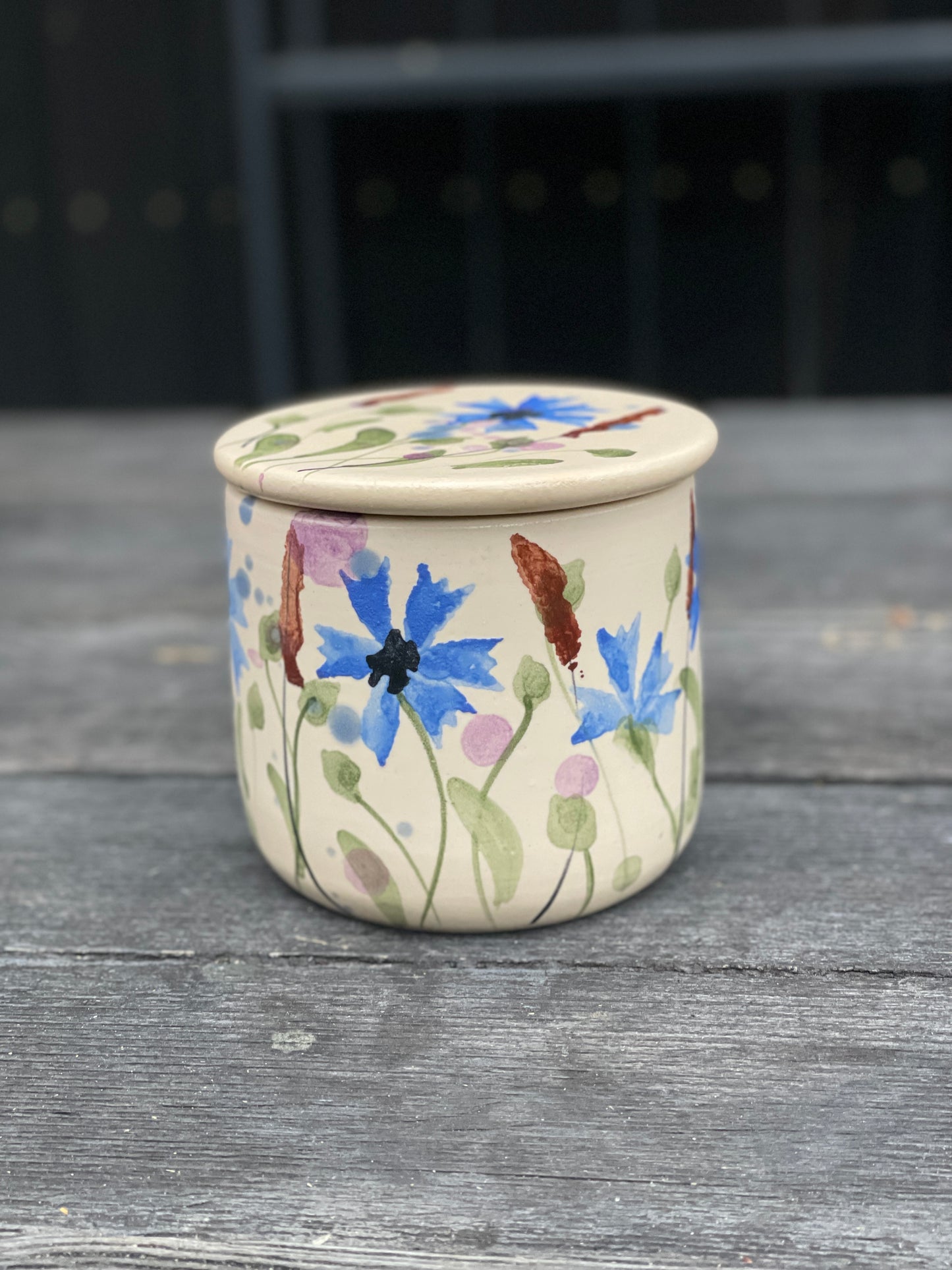 Sviesta zvaniņš. Uzglabā sviestu bez ledusskapja