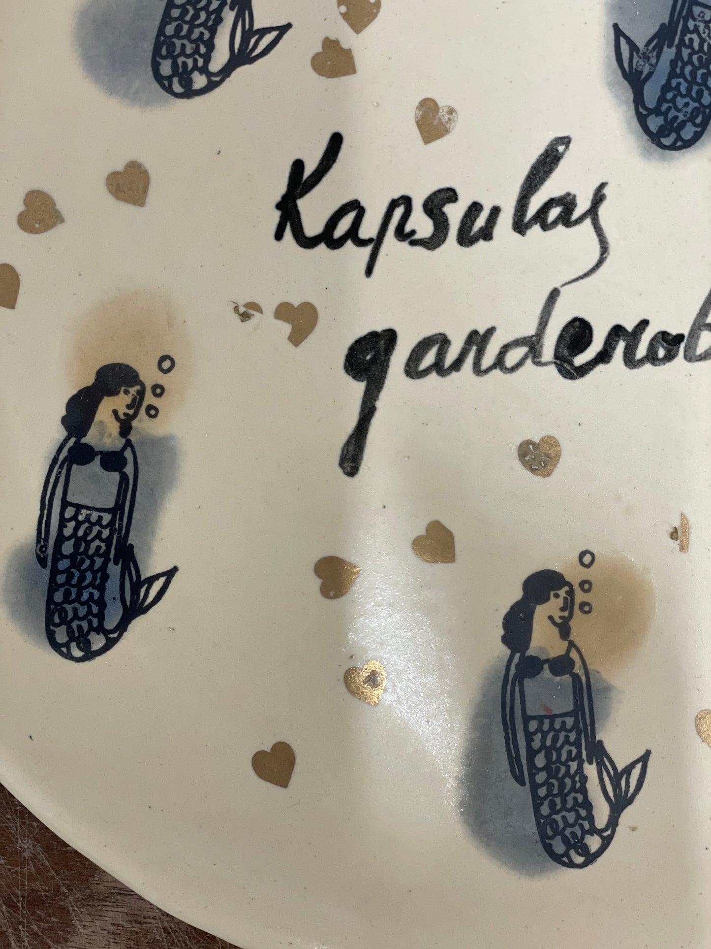 Šķīvis "Kapsulas garderobe" 