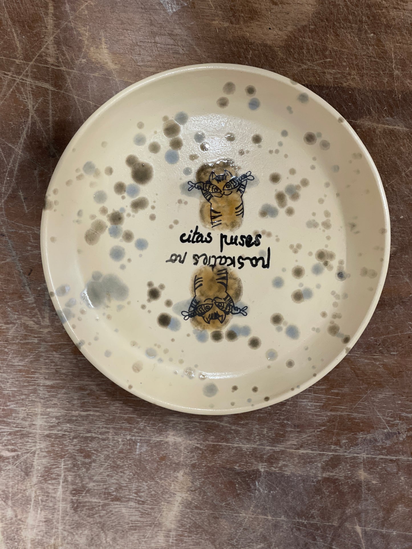 Paskaties no citas puses