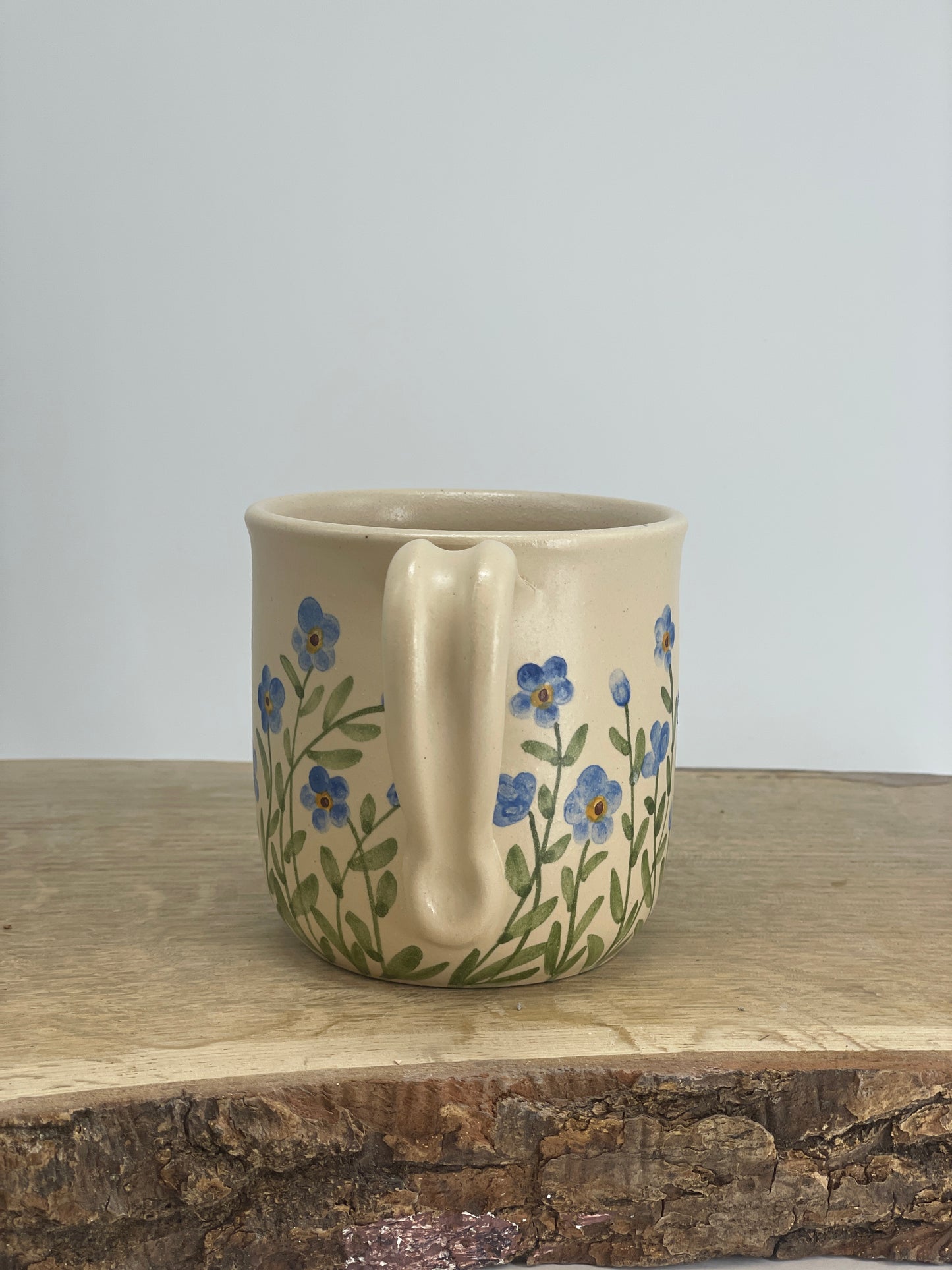 Krūzīte ar zilām neaizmirstulītēm