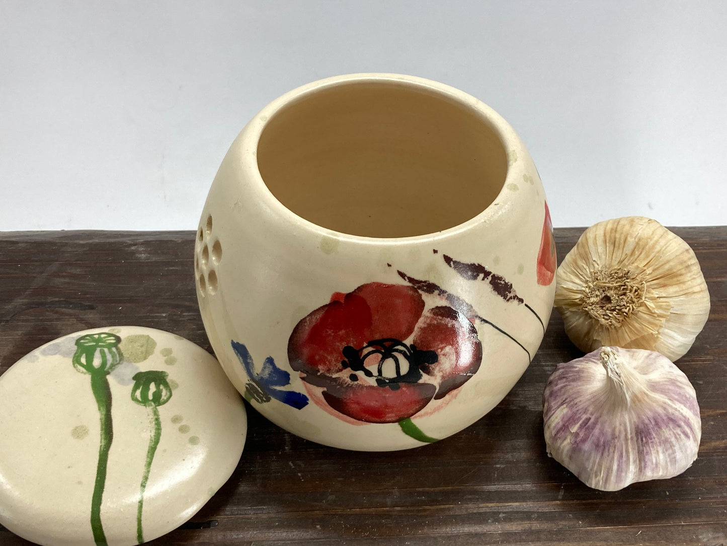 Ķiploku glabātuve — saglabājiet ķiplokus svaigus un sausus