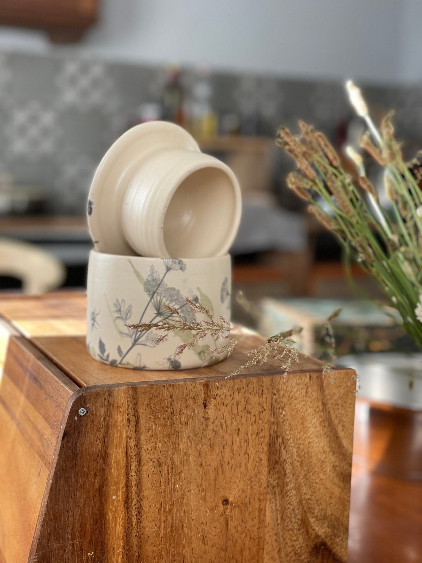 Sviesta zvaniņš. Uzglabā sviestu bez ledusskapja