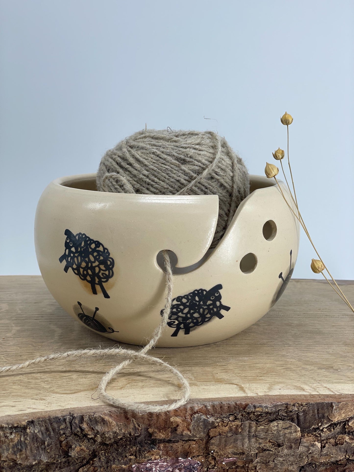 Rokām darināta keramikas dzijas bļoda — saglabājiet savu dziju sakārtotu un stilīgu