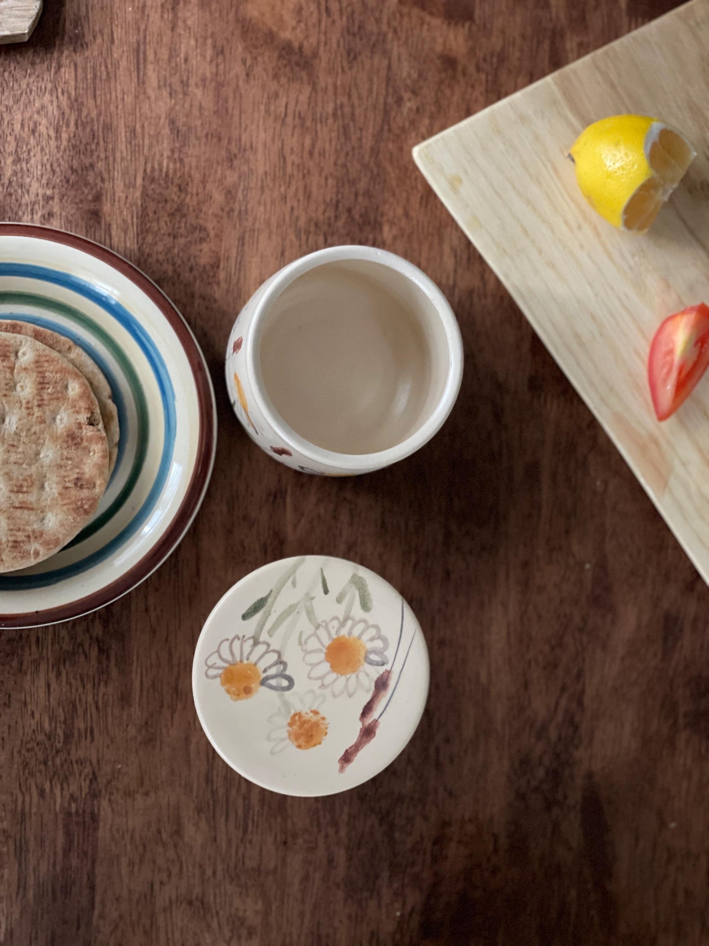 Sviesta zvaniņš. Uzglabā sviestu bez ledusskapja