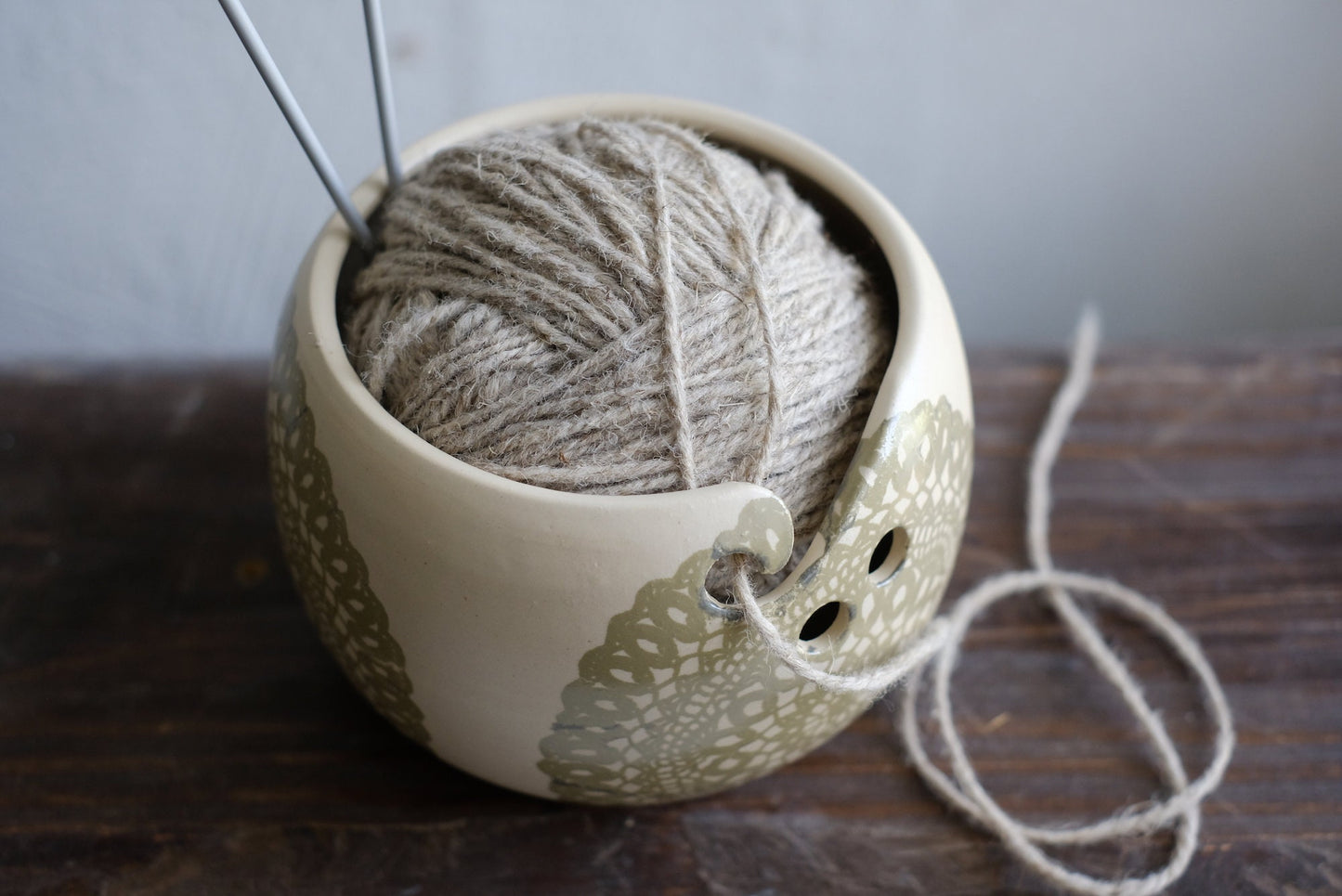 Roku darbs keramikas dzijas bļoda 