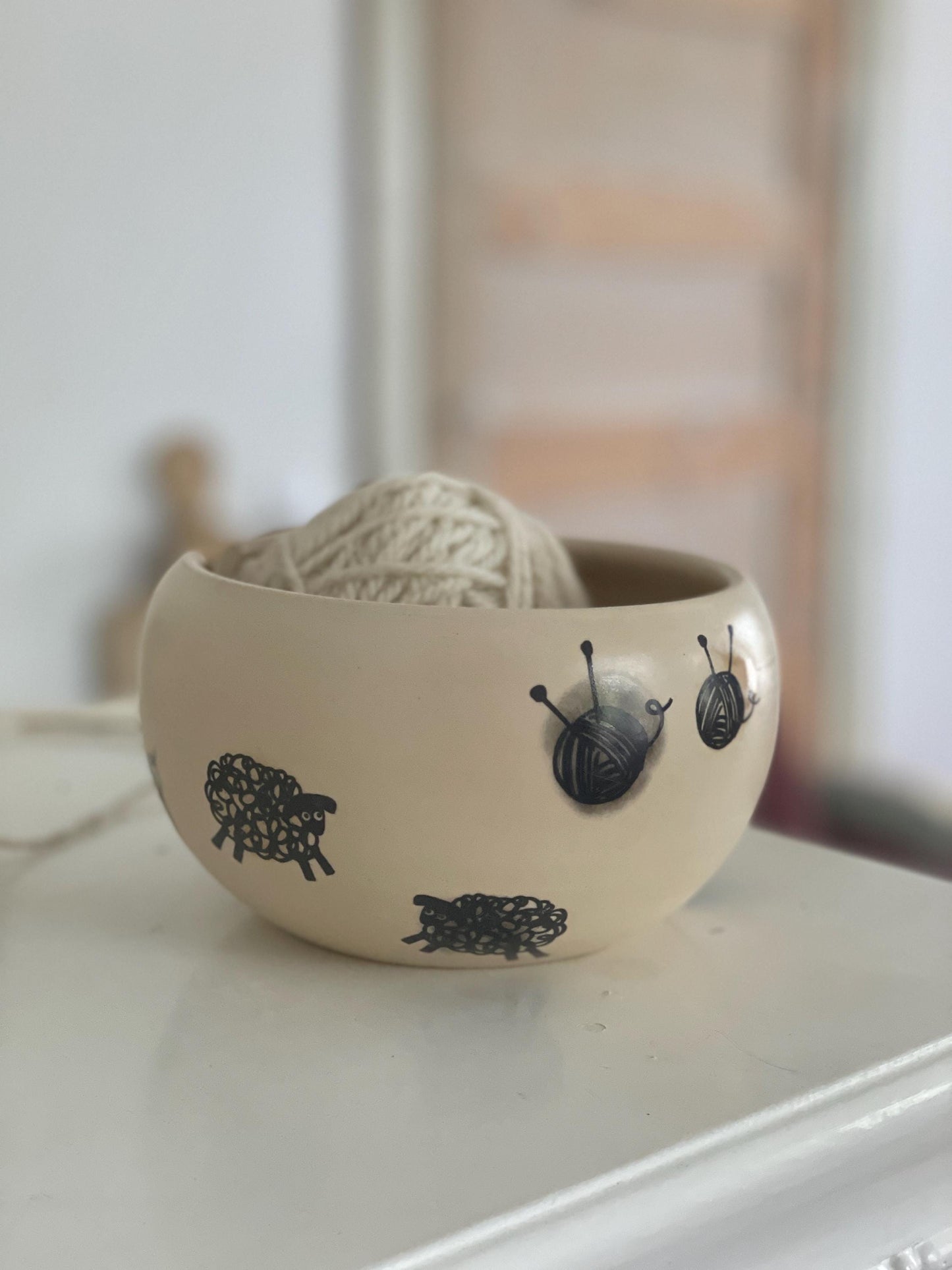 Rokām darināta keramikas dzijas bļoda — saglabājiet savu dziju sakārtotu un stilīgu