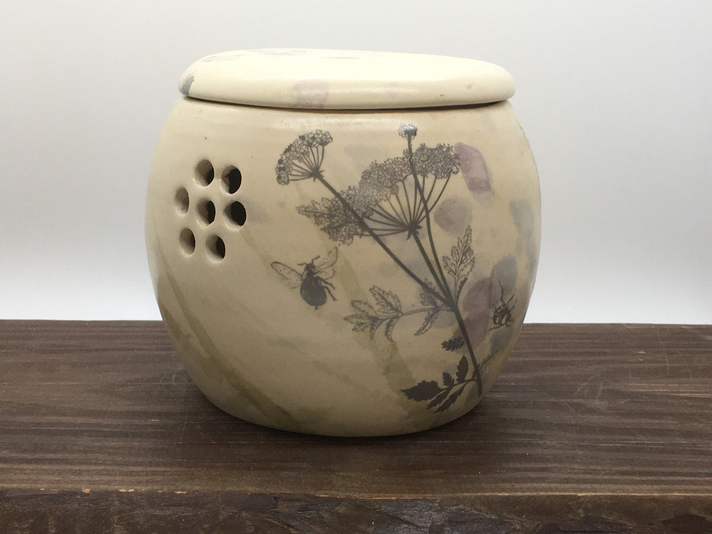 Ķiploku pods — saglabājiet ķiplokus svaigus un sausus