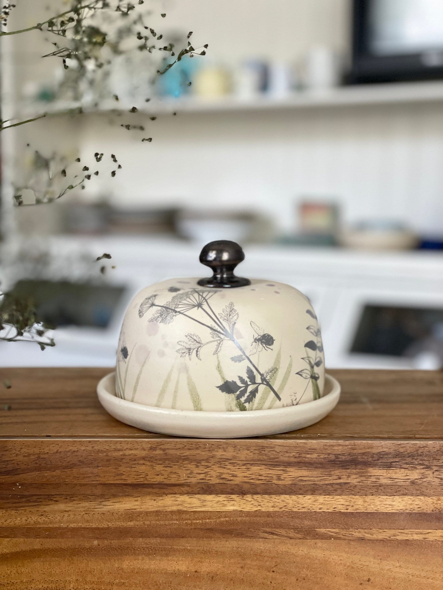 Keramikas sviesta trauks – vienkāršs, elegants un funkcionāls